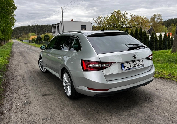 Skoda Superb cena 75000 przebieg: 80000, rok produkcji 2017 z Krośniewice małe 232